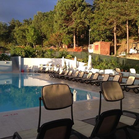 Camping Pineta Hotel Urbino Eksteriør billede
